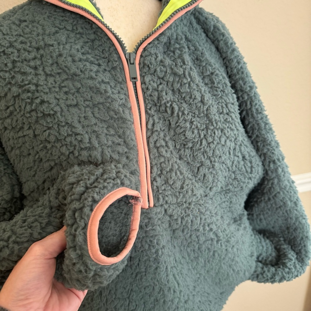 Express Fleece Pullover - Picture 4 of 7